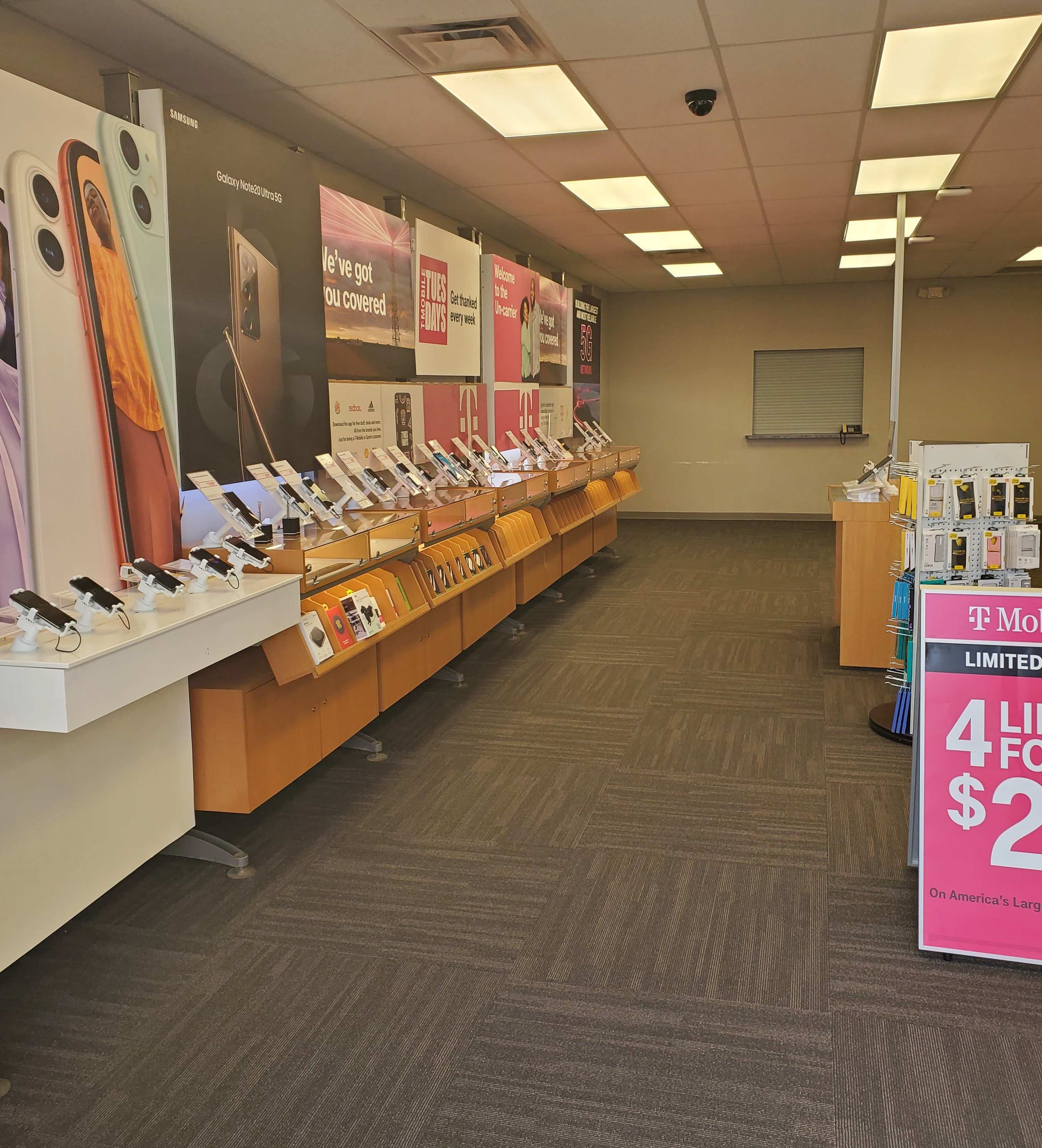 T-Mobile Store at 1007 E 32nd St Ste 102, Joplin, MO | T-Mobile