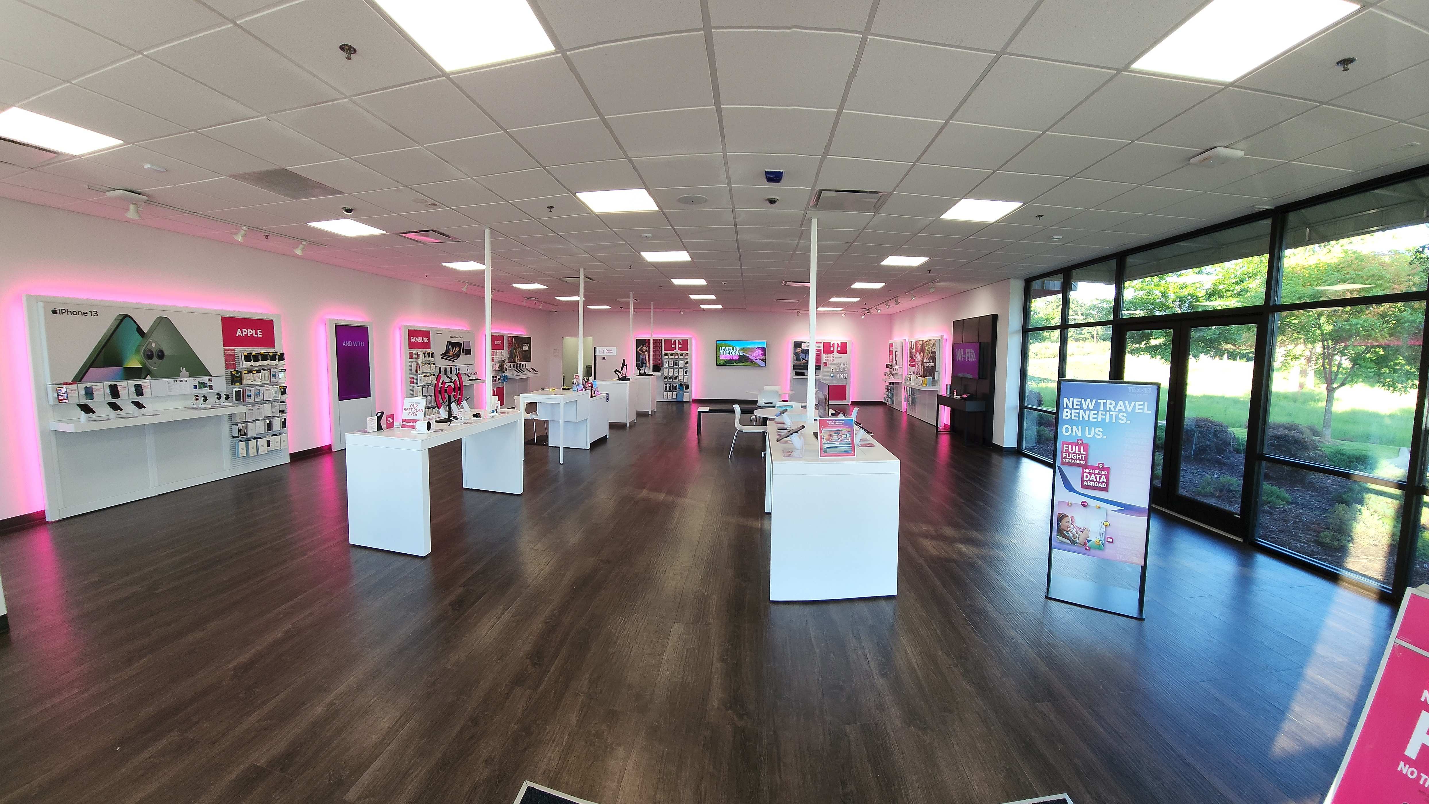 T-Mobile Store at 16900 Chenal Pkwy Ste 170, Little Rock, AR | T-Mobile