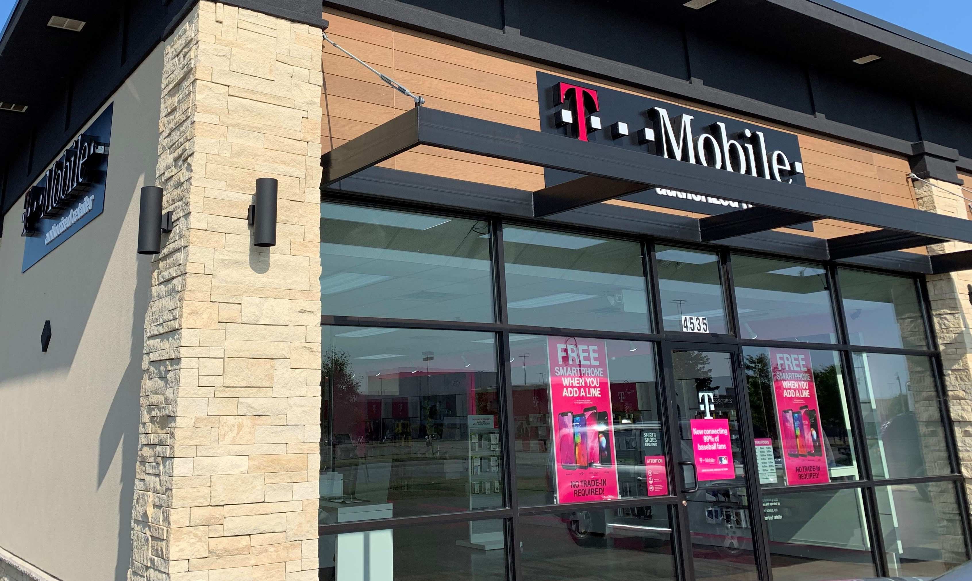 T-Mobile Store at 4535 Bay Road, Saginaw, MI | T-Mobile