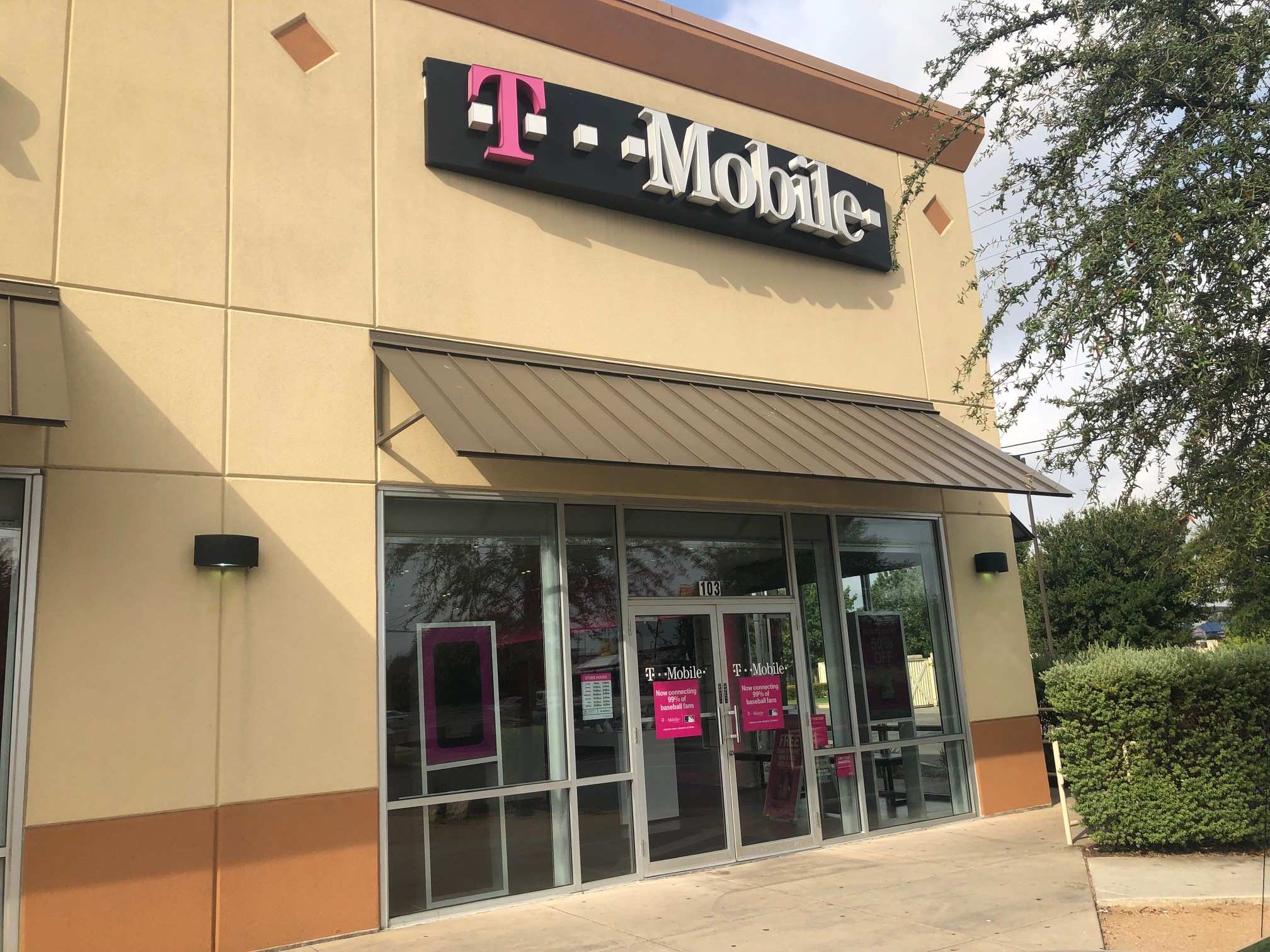 T-Mobile Store at 10826 Culebra Road Bldg L-5 Ste 103, San Antonio, TX |  T-Mobile