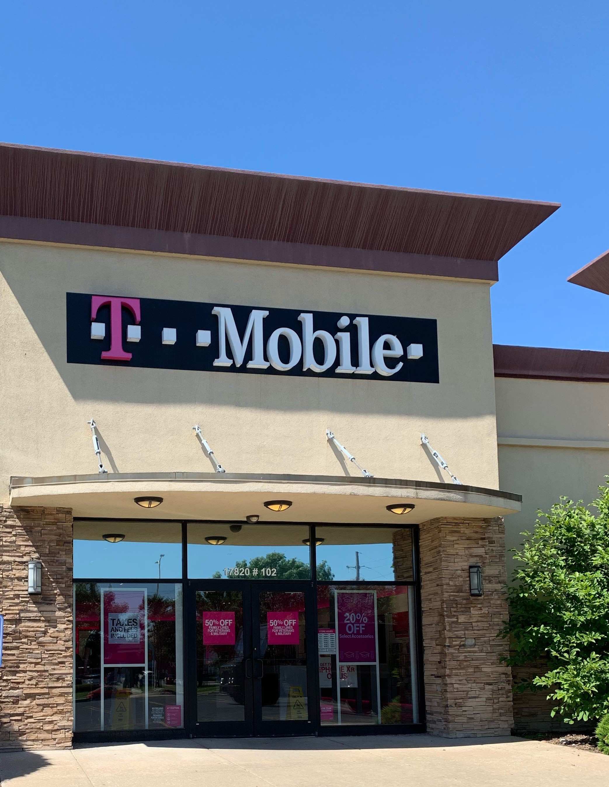 T Mobile Store At 17820 E 39th St 102 Independence Mo T Mobile T Mobile Store At 17820 E 39th St 102 Independence Mo T Mobile