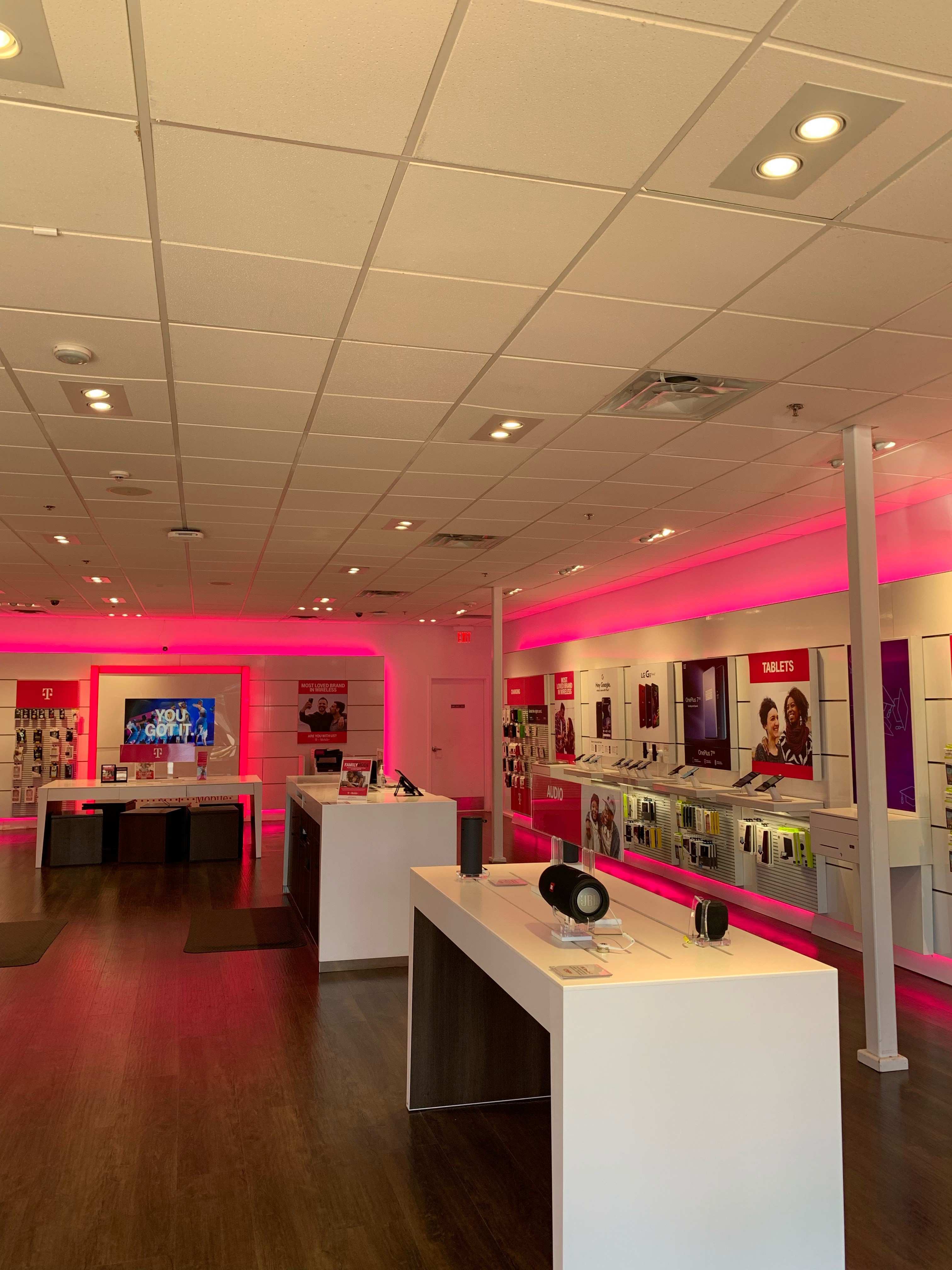 T Mobile Store At 17820 E 39th St 102 Independence Mo T Mobile T Mobile Store At 17820 E 39th St 102 Independence Mo T Mobile