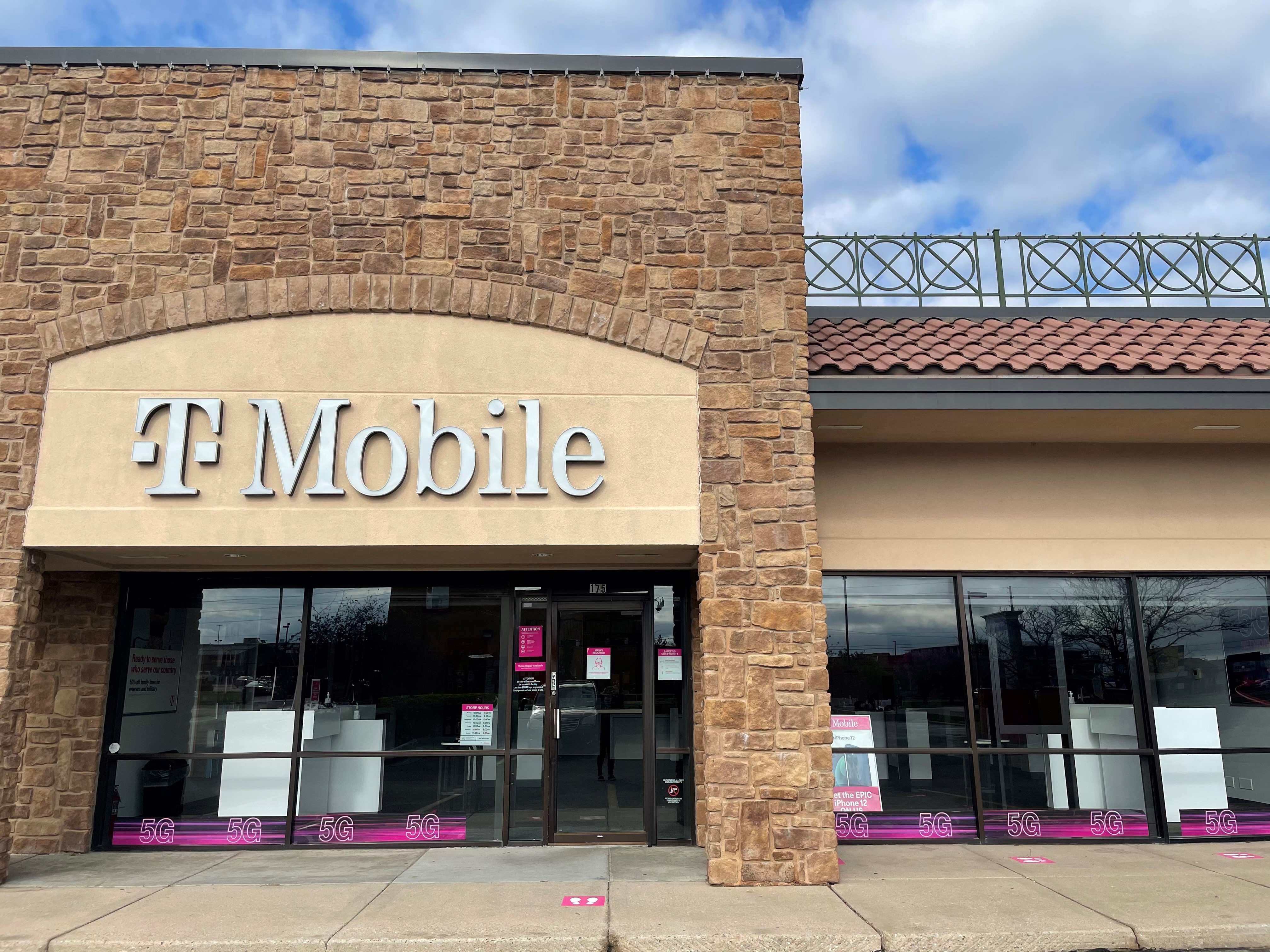 T Mobile Store Repair Center At 3101 N Rock Rd Ste 175 180 In Wichita T Mobile T Mobile Store Repair Center At 3101 N Rock Rd Ste 175 180 In Wichita T Mobile
